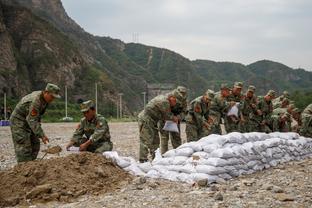 “泰山号”球迷专列出发武汉，鲁蜜齐声为球队加油：泰山必胜！